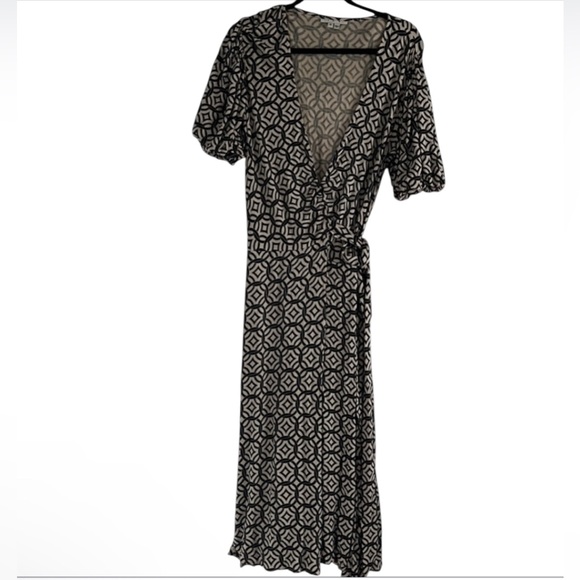 I C E Women’s Black Cream Knot Side Wrap Dress Size 10 EUC - Picture 2 of 9